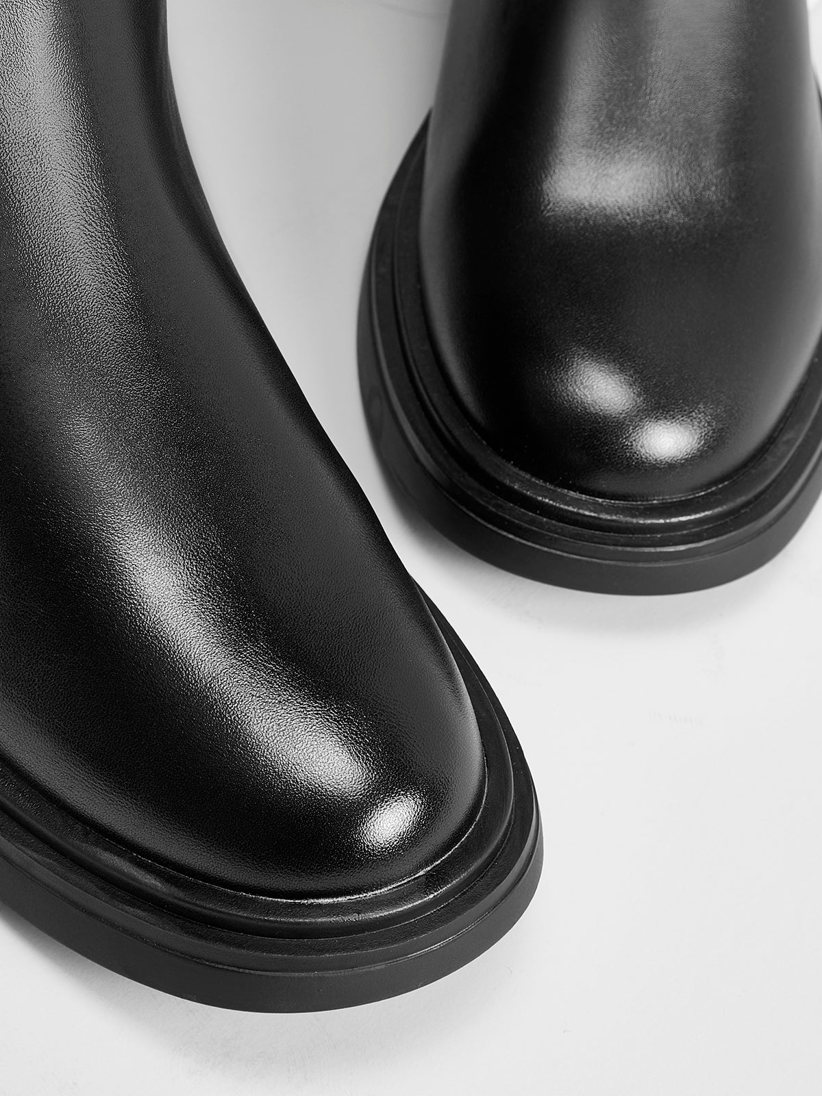 Lange laarzen met ronde neus voor een elegante en comfortabele uitstraling