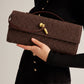 Elegante suède clutch met klep voor stijlvolle verschijningen