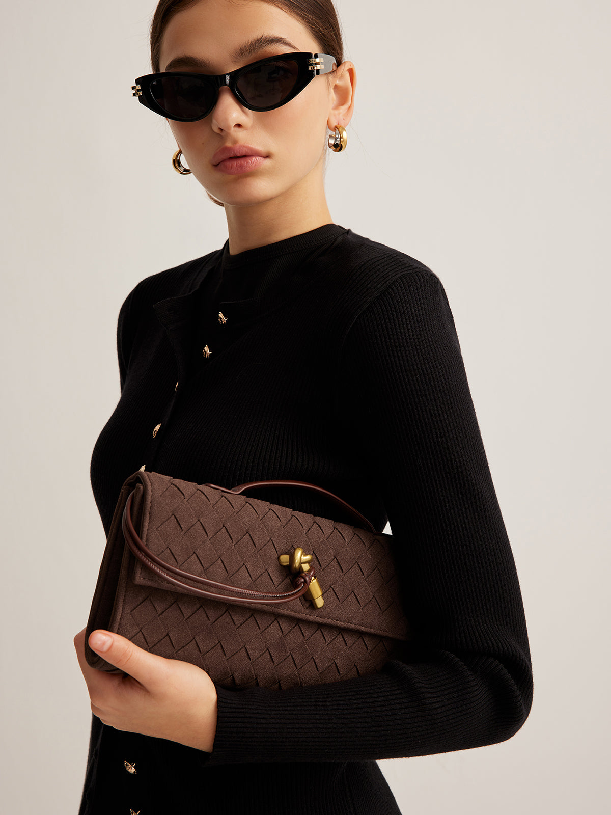 Elegante suède clutch met klep voor stijlvolle verschijningen