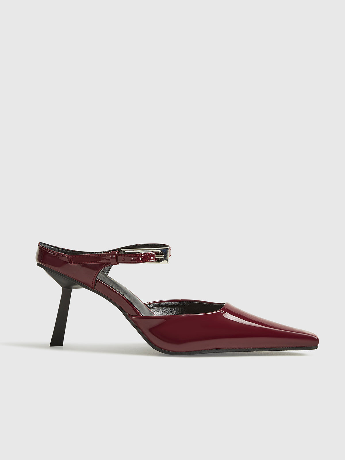 Hoge verharde hak schoenen met enkelband