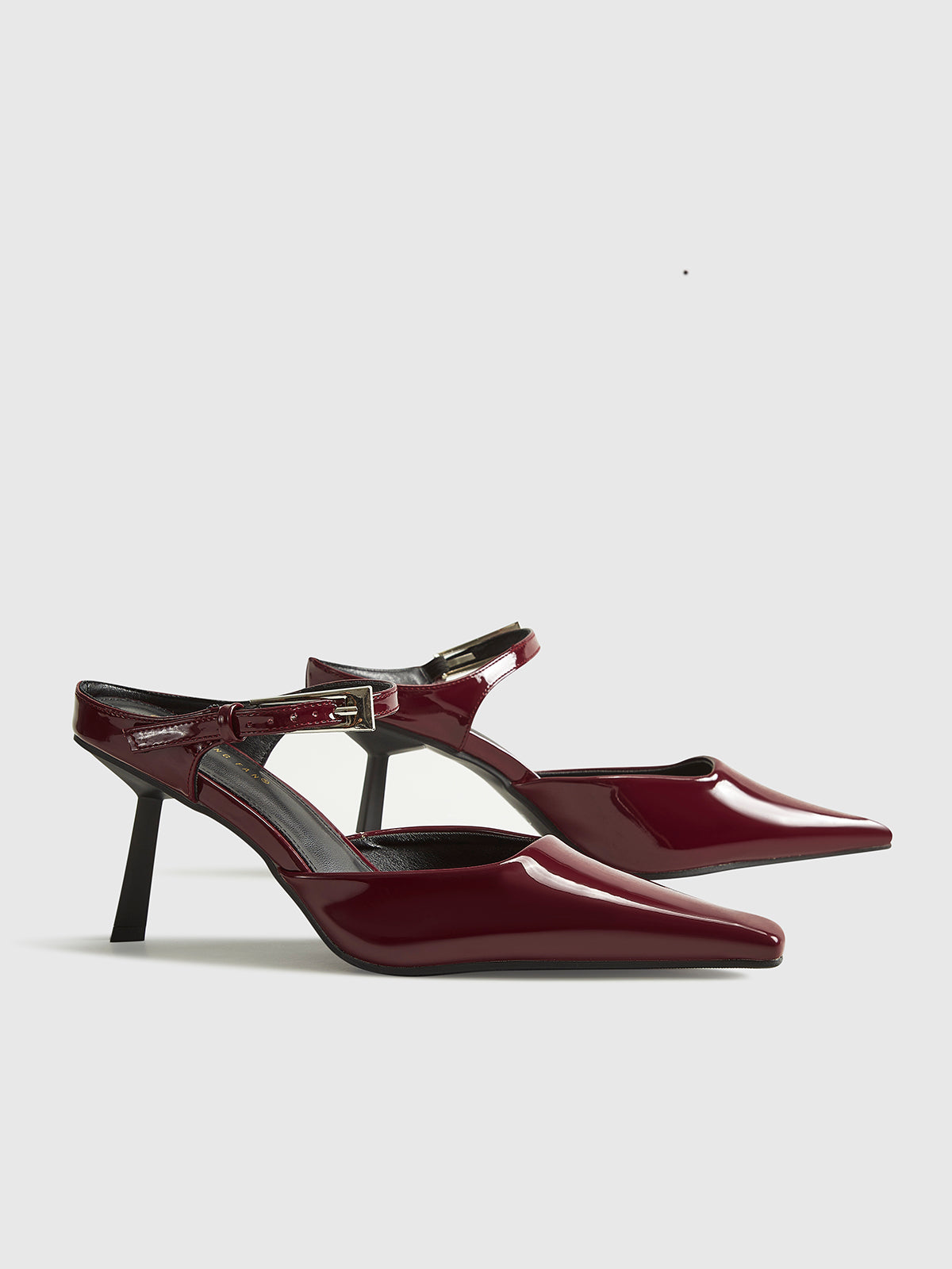Hoge verharde hak schoenen met enkelband