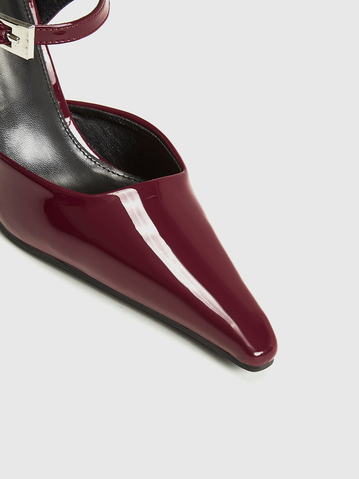 Hoge verharde hak schoenen met enkelband