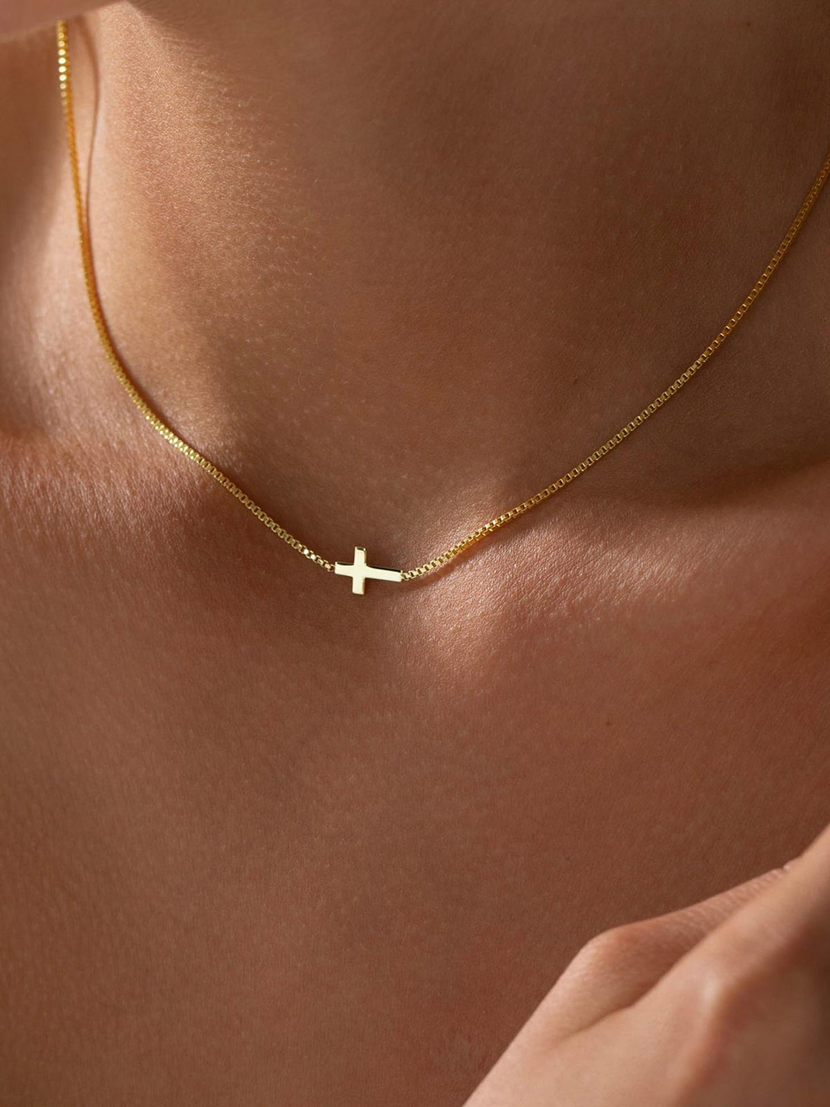 Sarah | Elegante mini kruis ketting