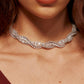 Rondoogketting met torsie en strass voor een glamoureuze en trendy uitstraling