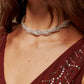 Rondoogketting met torsie en strass voor een glamoureuze en trendy uitstraling