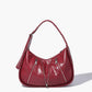 Trendy schoudertas met zachte ritssluiting en decoratief ontwerp onder de arm