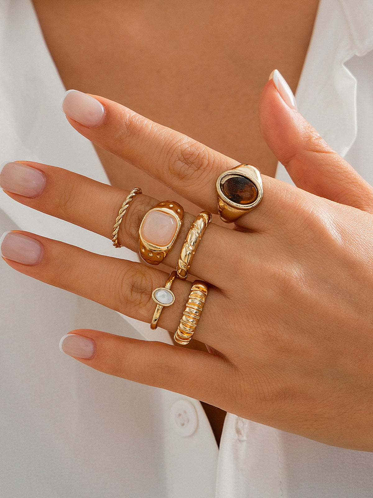 Set van 6 ringen met een mix van edelstenen en elegante texturen