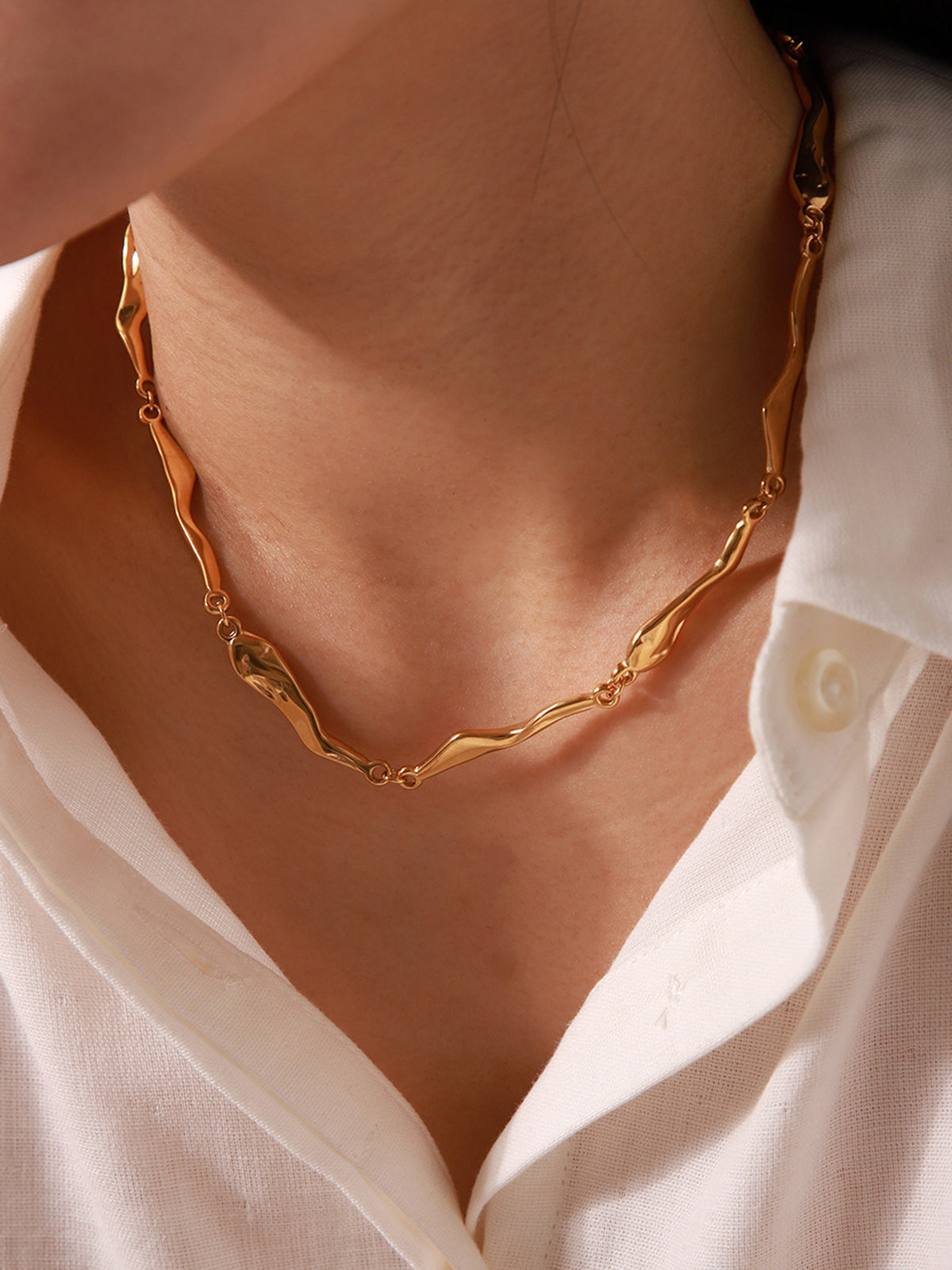 Prachtige gouden onregelmatige ketenstatementketting voor een gedurfde en elegante uitstraling