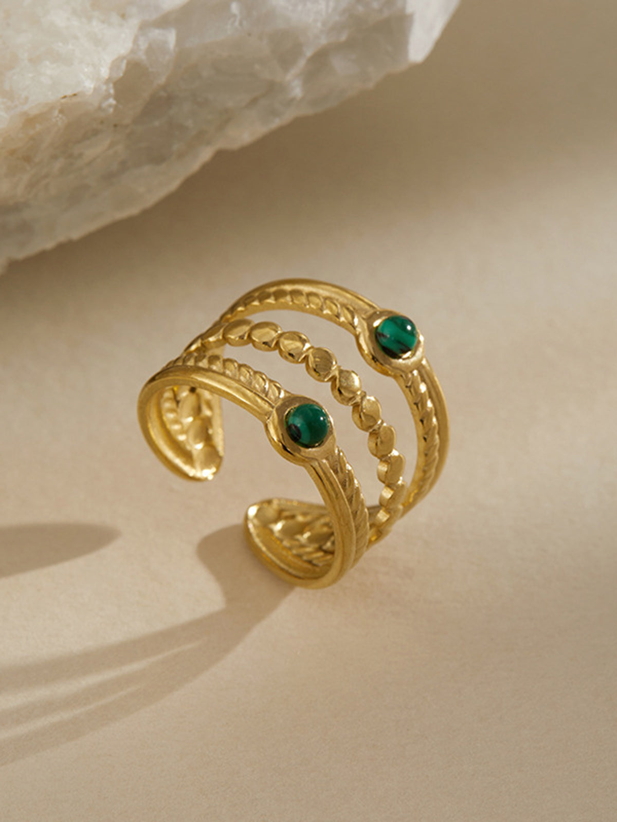 Oogent Smaragdaccent Multi-Band Gouden Ring – Elegante en Uniek Sieraad
