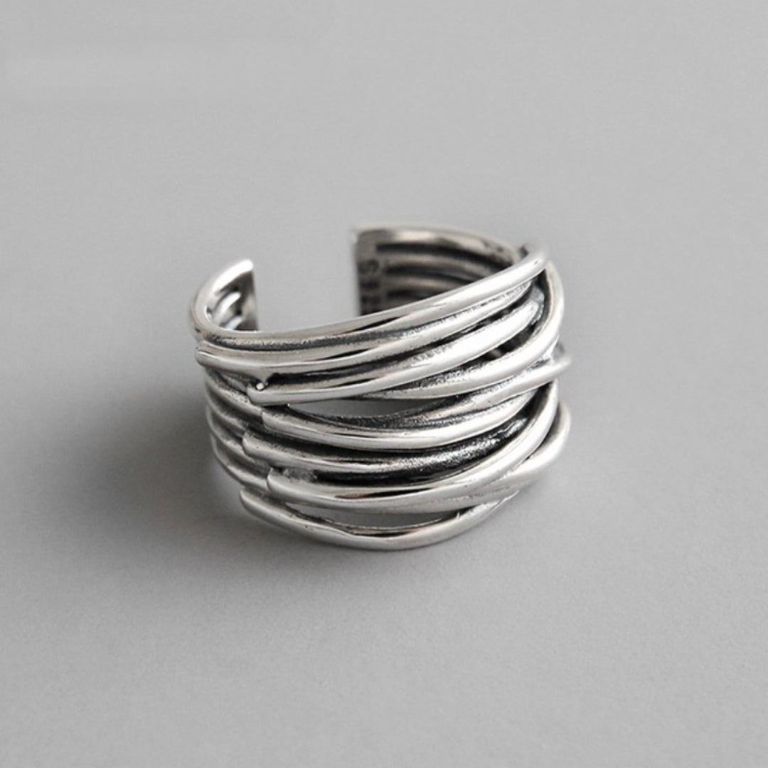 Dompel jezelf onder in stijl met de verstelbare ring met meerdere lagen van sterling zilver 925