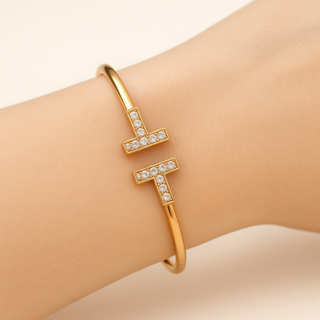 TESS "T" Armband