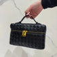 Elegante stoffen make-up- en accessoiretas in geweven ontwerp