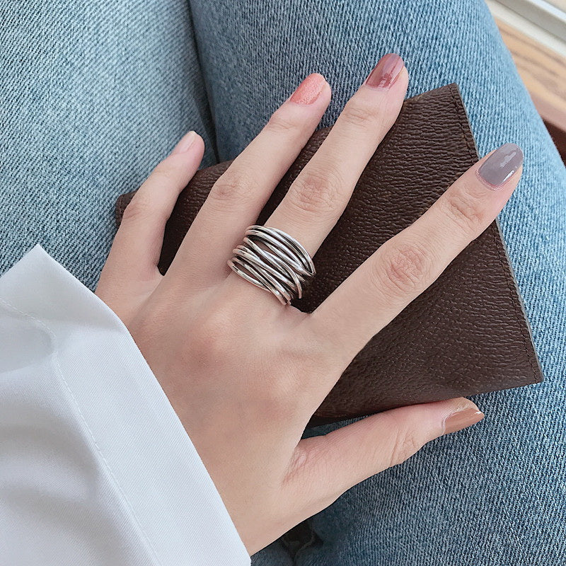 Dompel jezelf onder in stijl met de verstelbare ring met meerdere lagen van sterling zilver 925