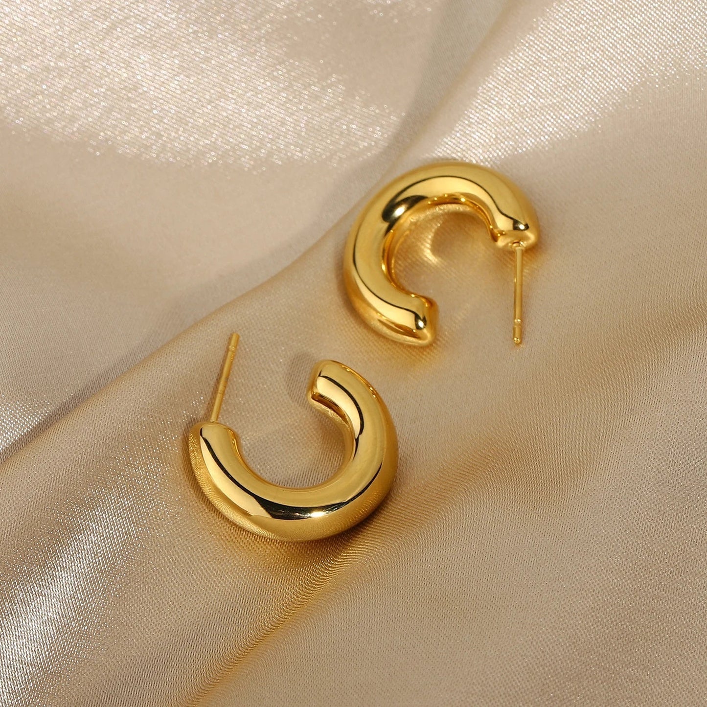 Chique Gouden Bold Hoepeloorringen voor een Glamoureuze Look