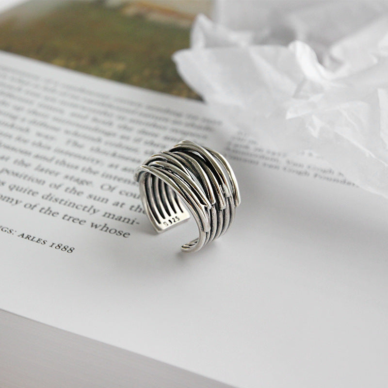 Dompel jezelf onder in stijl met de verstelbare ring met meerdere lagen van sterling zilver 925