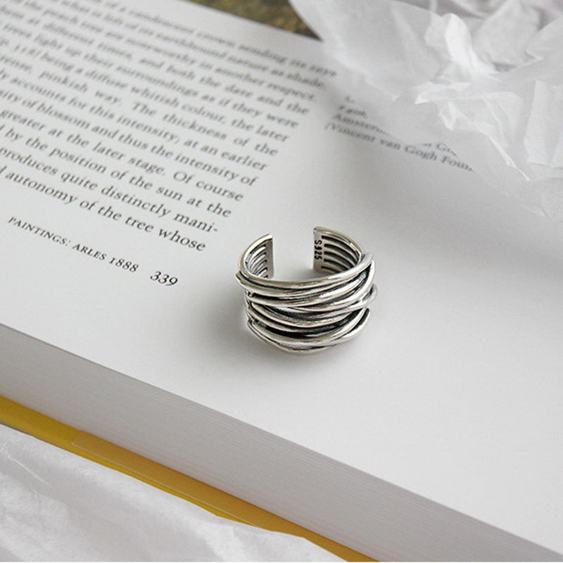 Dompel jezelf onder in stijl met de verstelbare ring met meerdere lagen van sterling zilver 925