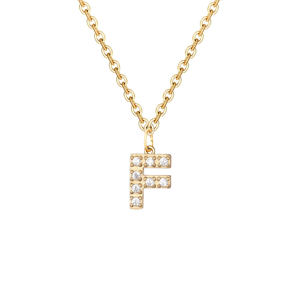 Elegante halsketting met letter en glanzende elementen voor een uitzonderlijke stijl