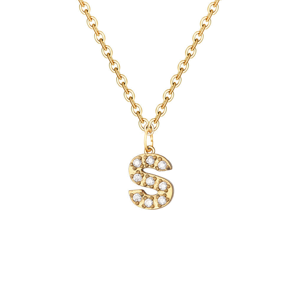 Elegante halsketting met letter en glanzende elementen voor een uitzonderlijke stijl