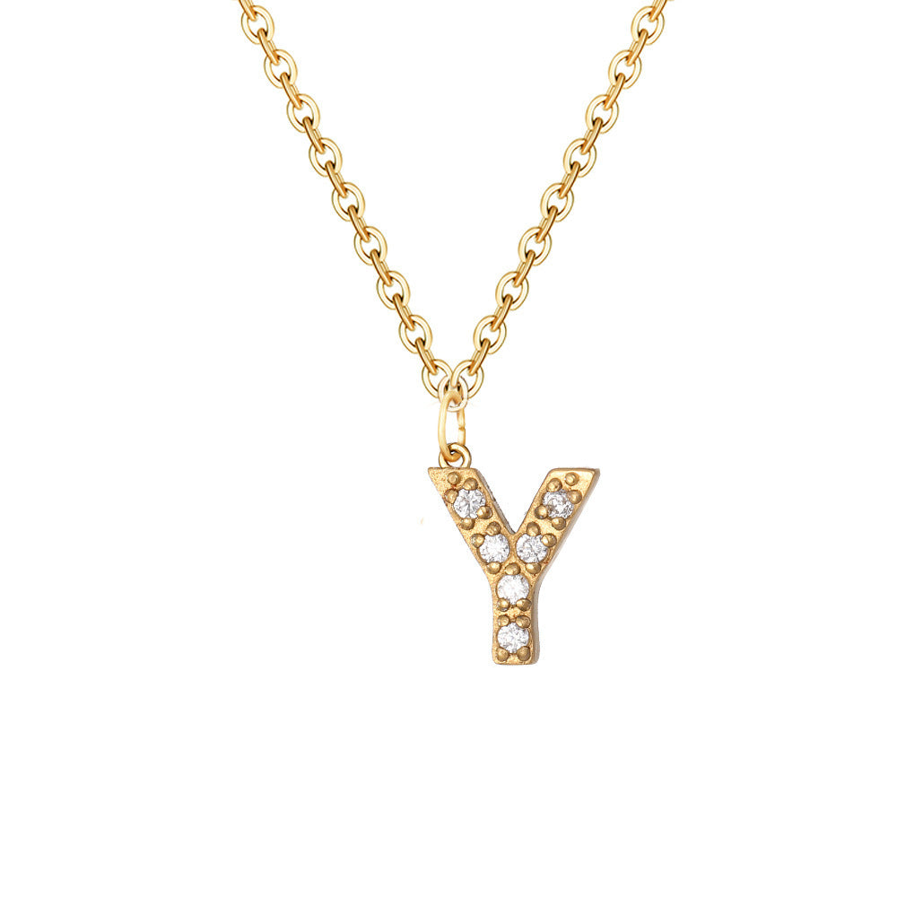 Elegante halsketting met letter en glanzende elementen voor een uitzonderlijke stijl