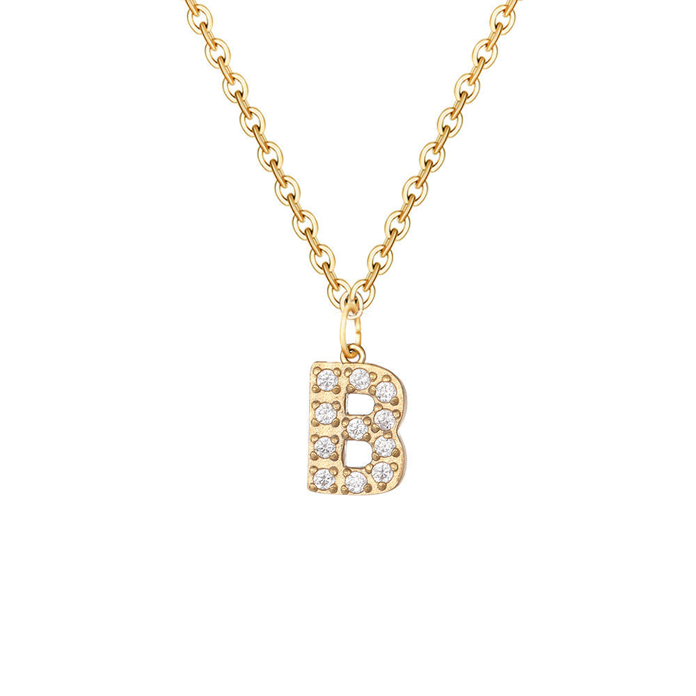 Elegante halsketting met letter en glanzende elementen voor een uitzonderlijke stijl