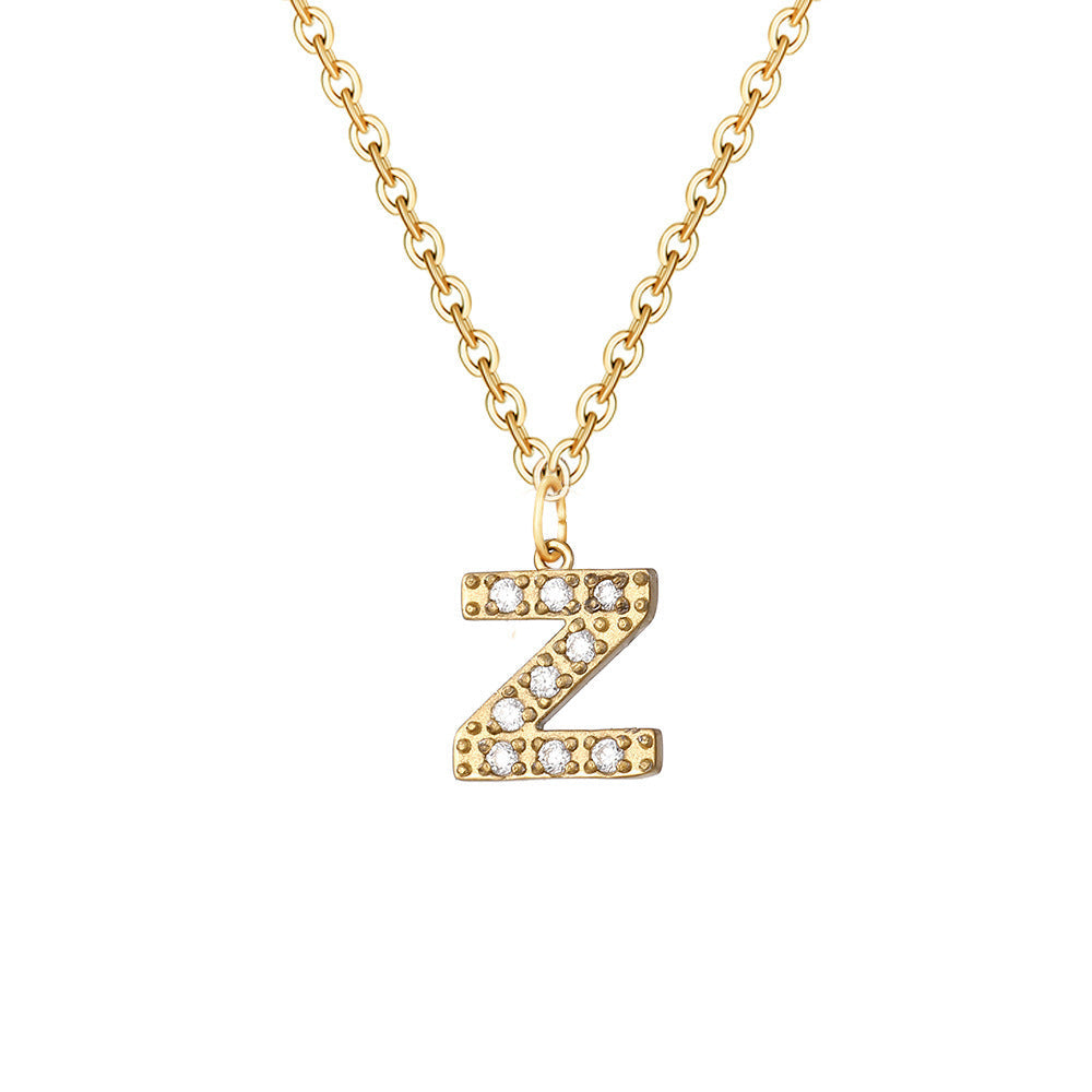 Elegante halsketting met letter en glanzende elementen voor een uitzonderlijke stijl