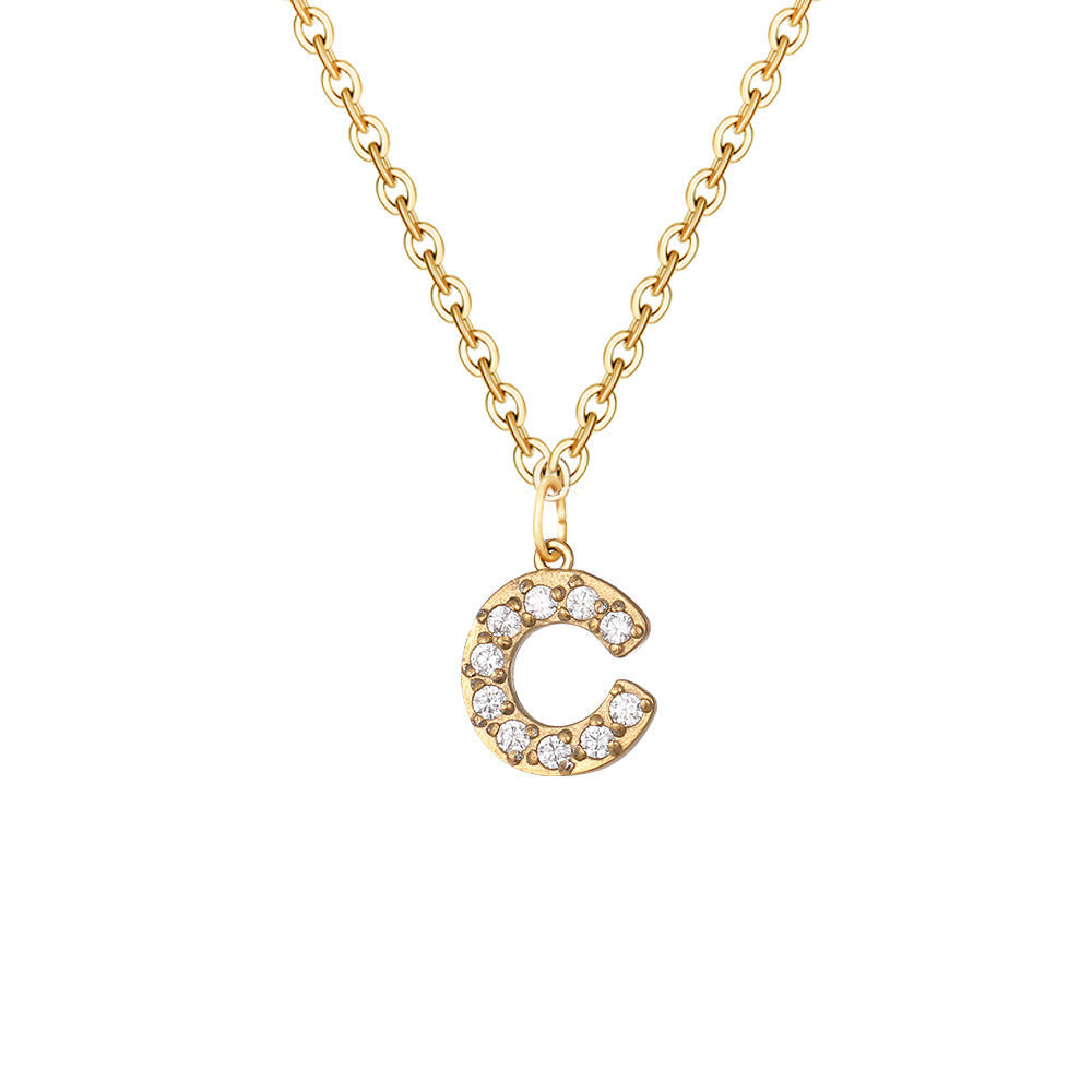 Elegante halsketting met letter en glanzende elementen voor een uitzonderlijke stijl