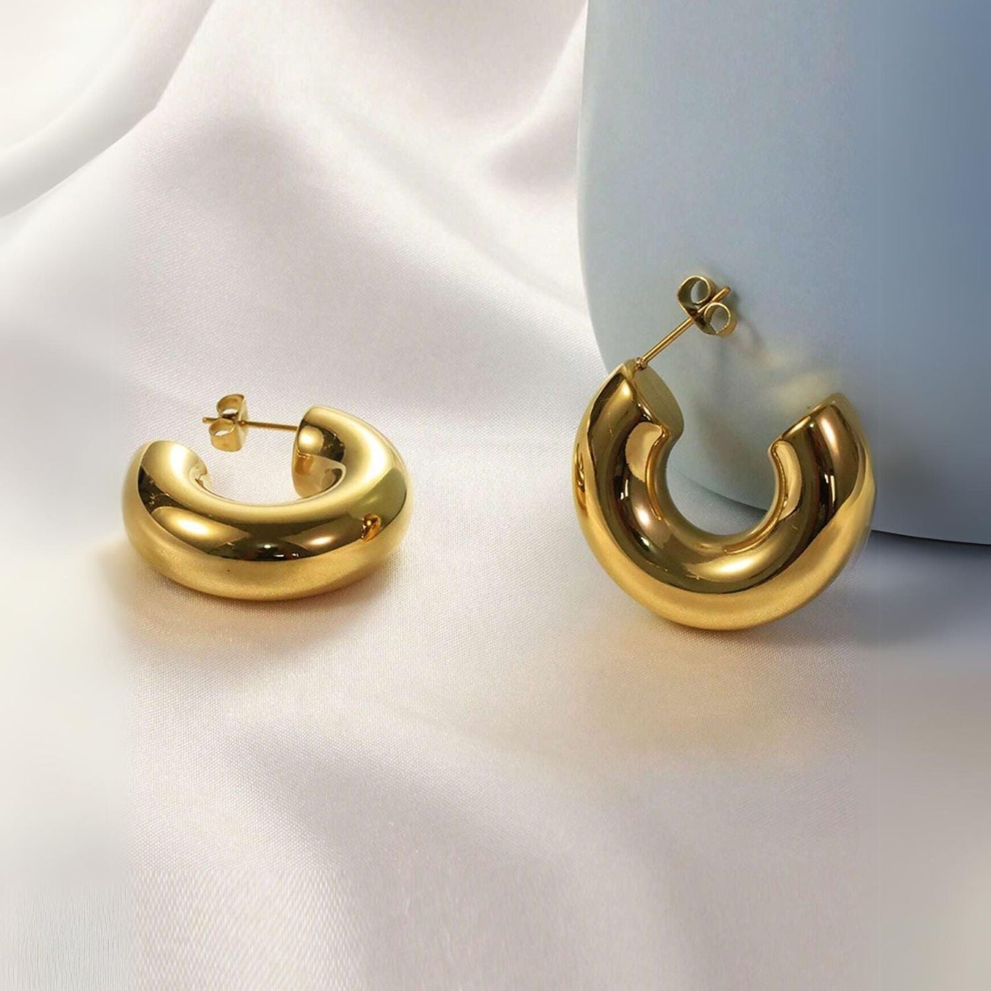 Chique Gouden Bold Hoepeloorringen voor een Glamoureuze Look