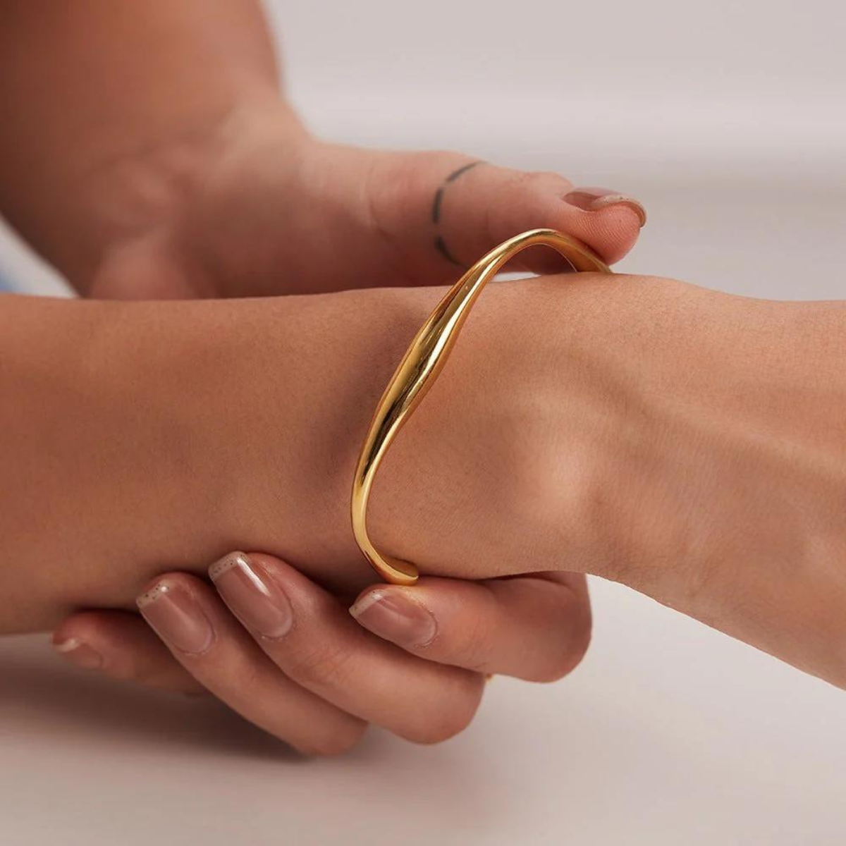 Elegante golvende armband voor elke gelegenheid