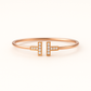 TESS "T" Armband