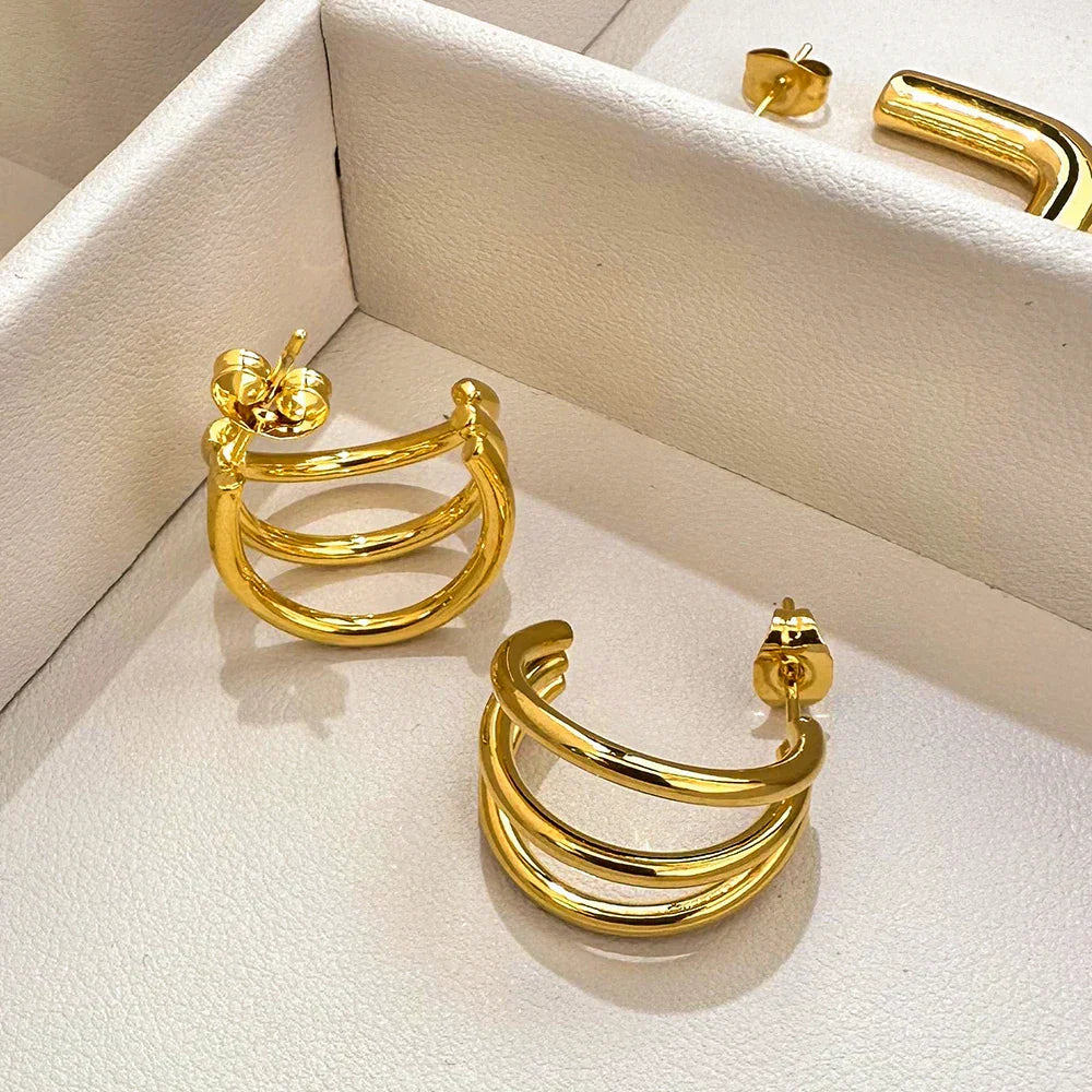 Elegante Gelaagde Hoepeloorringen voor een Trendy Uiterlijk