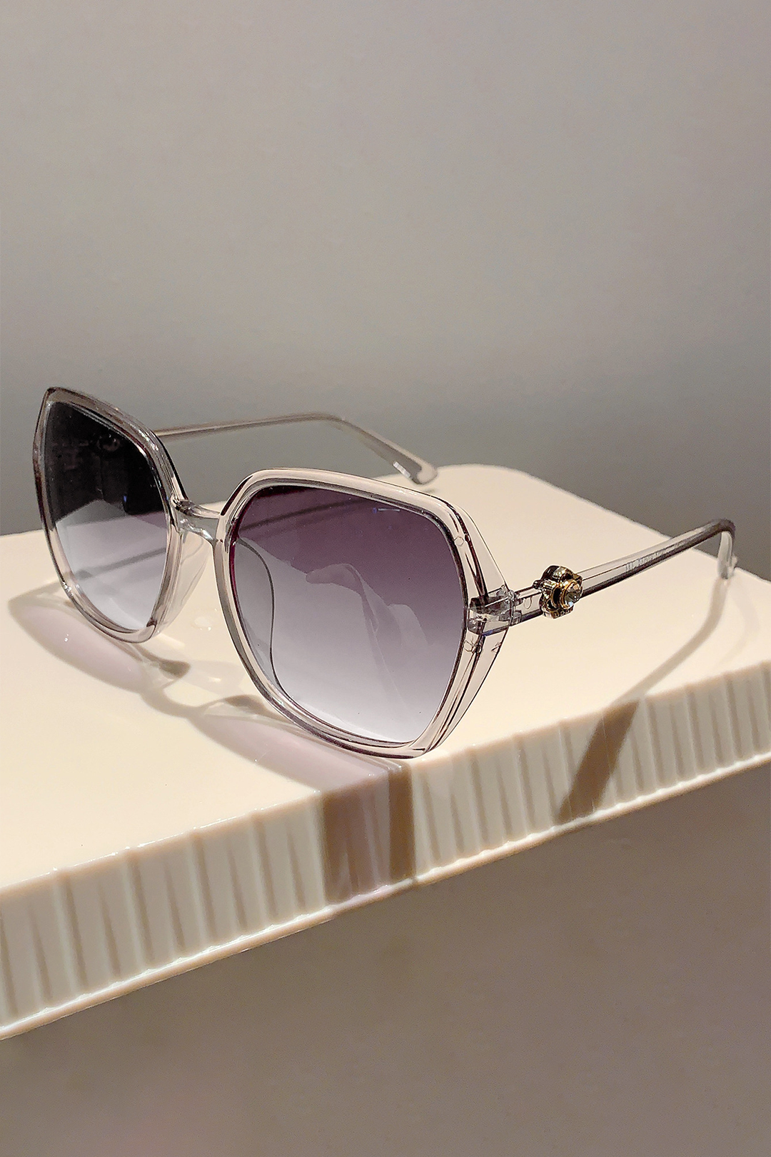 Stylish Gradient Lens Sunglasses for a Chic Look