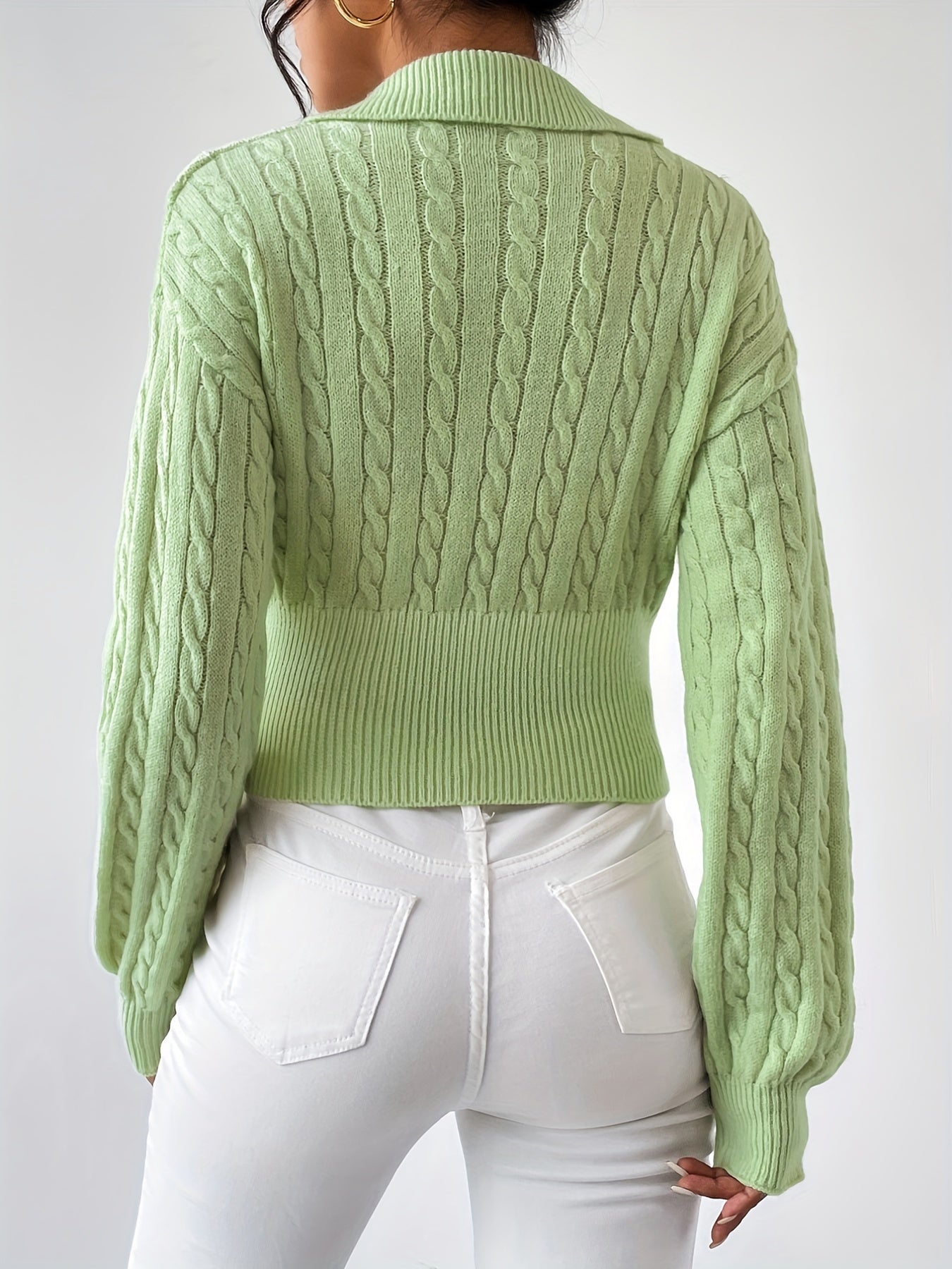 Stylish gebreide trui met een unieke gedraaide V-hals voor een verfijnde look