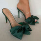 Elegante slingback met hoge hakken en strikje