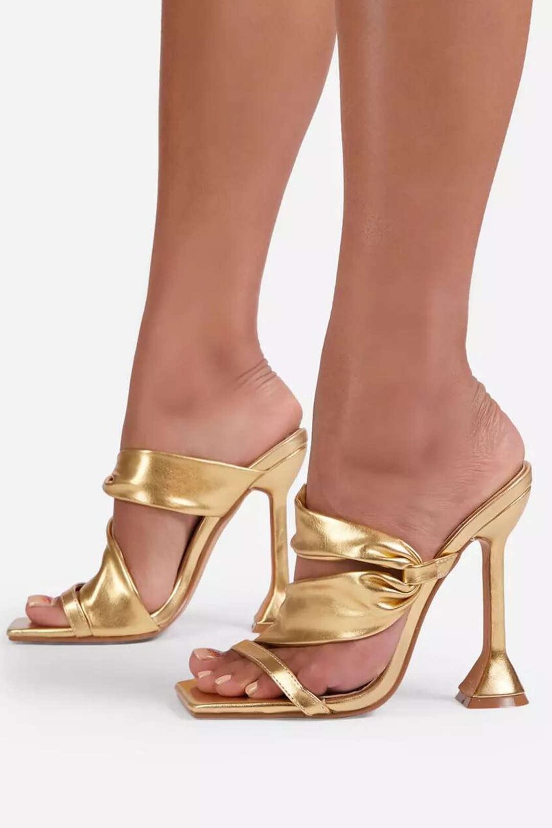 Metaal high heel sandalen met ruches en vierkante aspedster