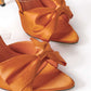 Elegante slingback met hoge hakken en strikje