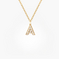 Elegante halsketting met letter en glanzende elementen voor een uitzonderlijke stijl